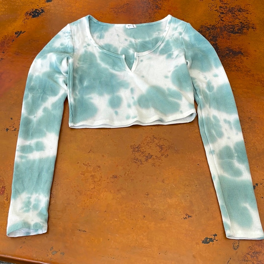 Womens Garage Sz P/S.  Crop Top. Material is lightweight & waffle (see pics)
